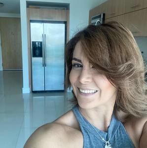 Meet your Posher, Dennise